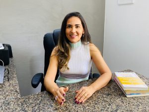 Cristiane Oliveira, especialista em desenvolvimento humano e liderança, explica que características das mulheres em gerenciar pessoas e processos beneficiam empresas.